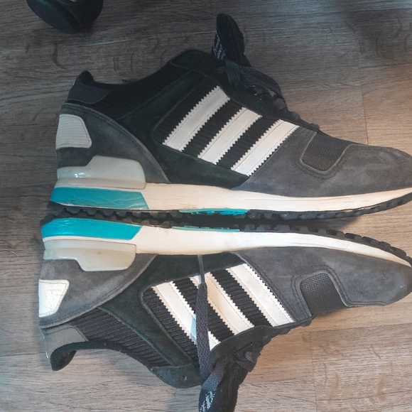 adidas Originals ZX 700 men's sneakers